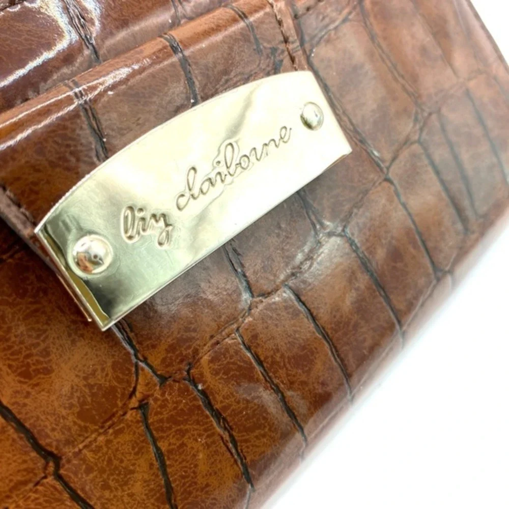 Vintage Liz Claiborne Embossed Faux Croc Leather Zip Around Wallet‎ Women Brown